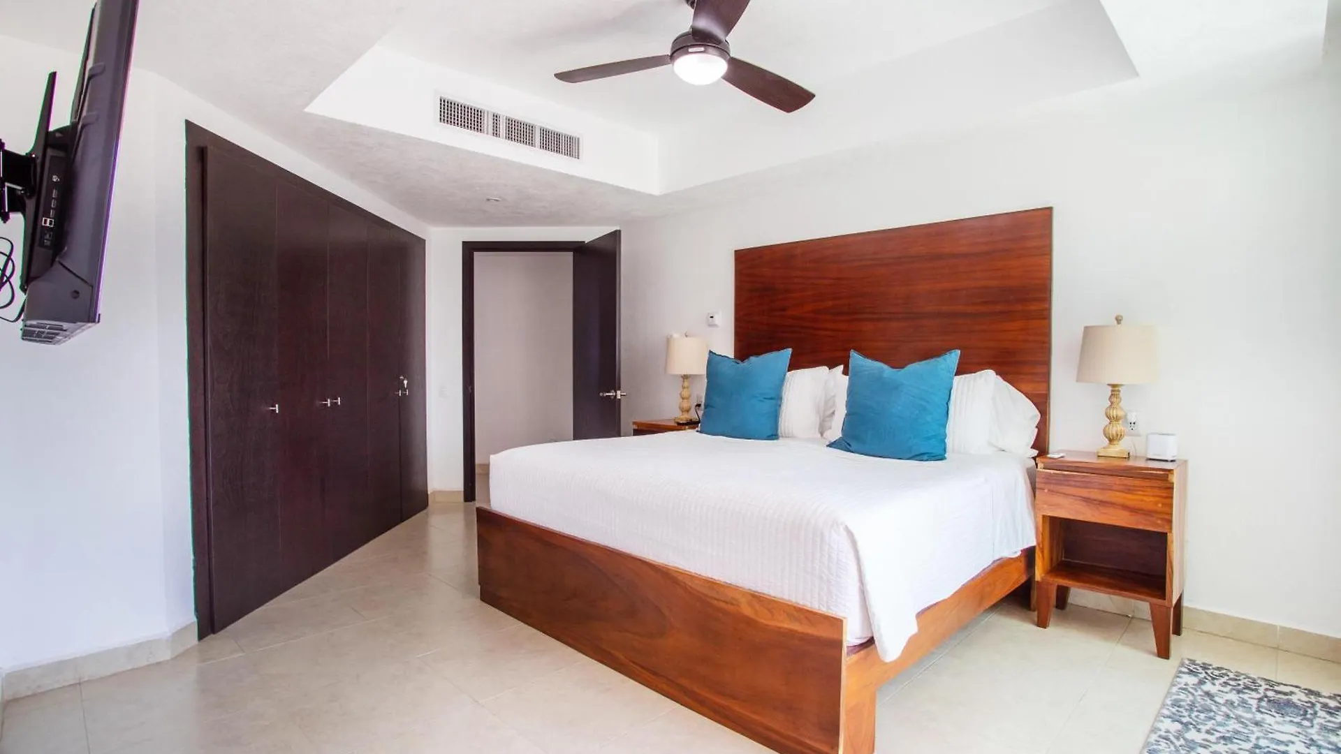Vakantiehuis Ogovallarta, 2 Bedroom Beachfront With Double Balcony, Office, Bbq Puerto Vallarta