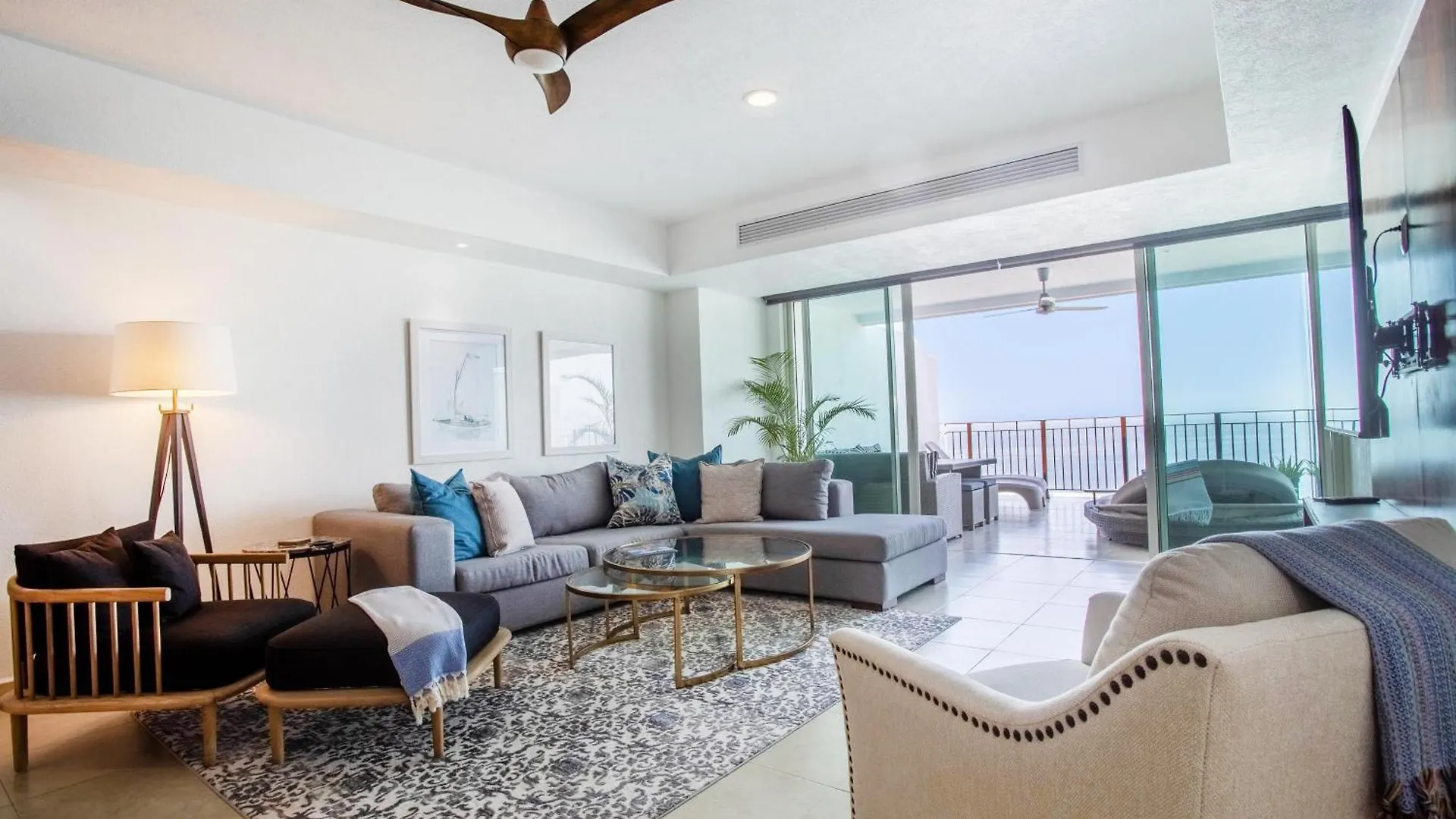 Ogovallarta, 2 Bedroom Beachfront With Double Balcony, Office, Bbq Puerto Vallarta Vakantiehuis
