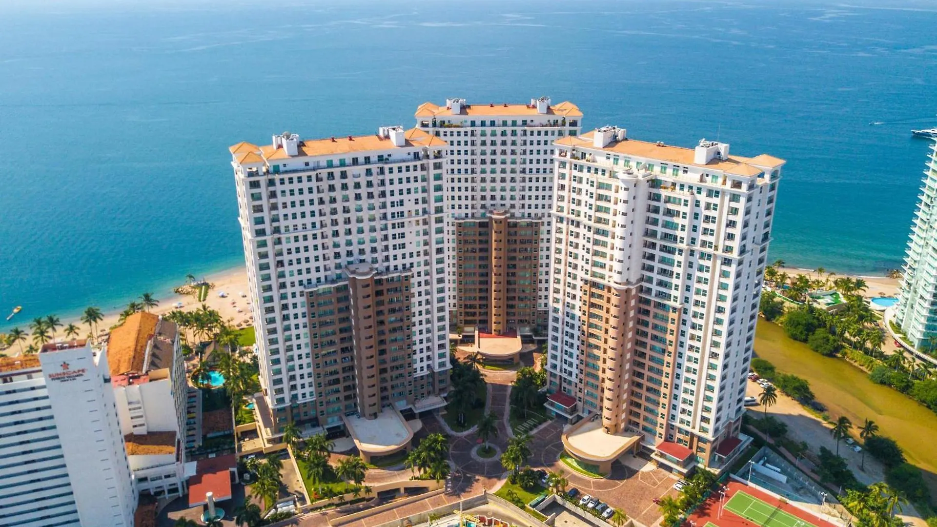 Vakantiehuis Ogovallarta, 2 Bedroom Beachfront With Double Balcony, Office, Bbq Puerto Vallarta