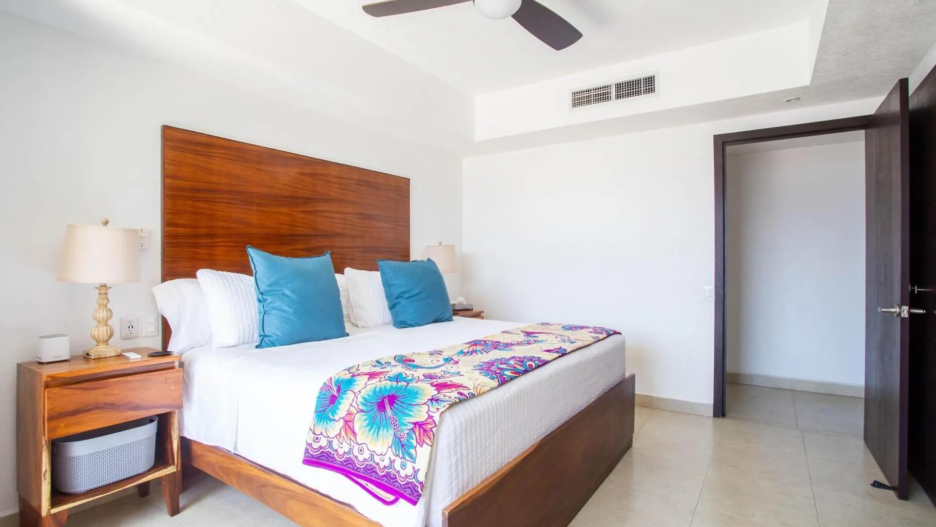 Ogovallarta, 2 Bedroom Beachfront With Double Balcony, Office, Bbq Puerto Vallarta Semesterbostad