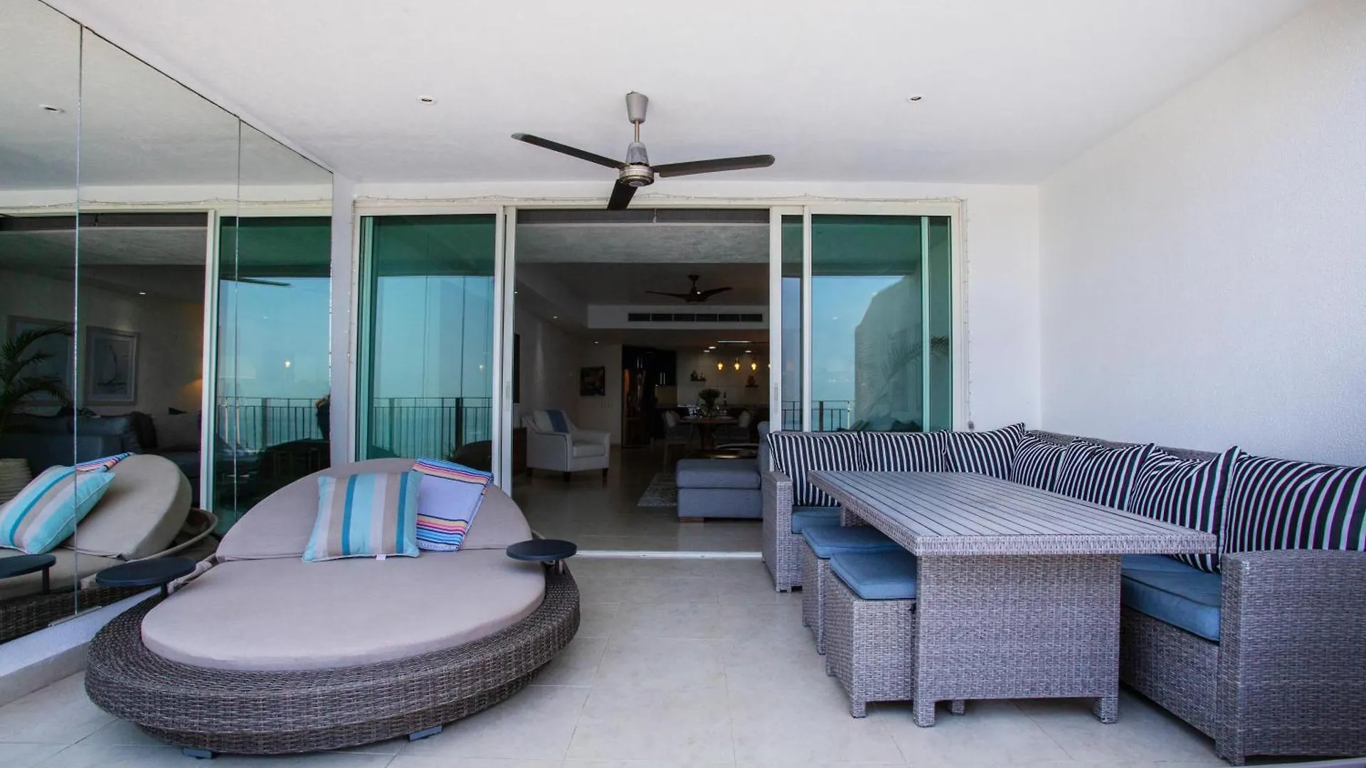 Ogovallarta, 2 Bedroom Beachfront With Double Balcony, Office, Bbq Puerto Vallarta Mexiko