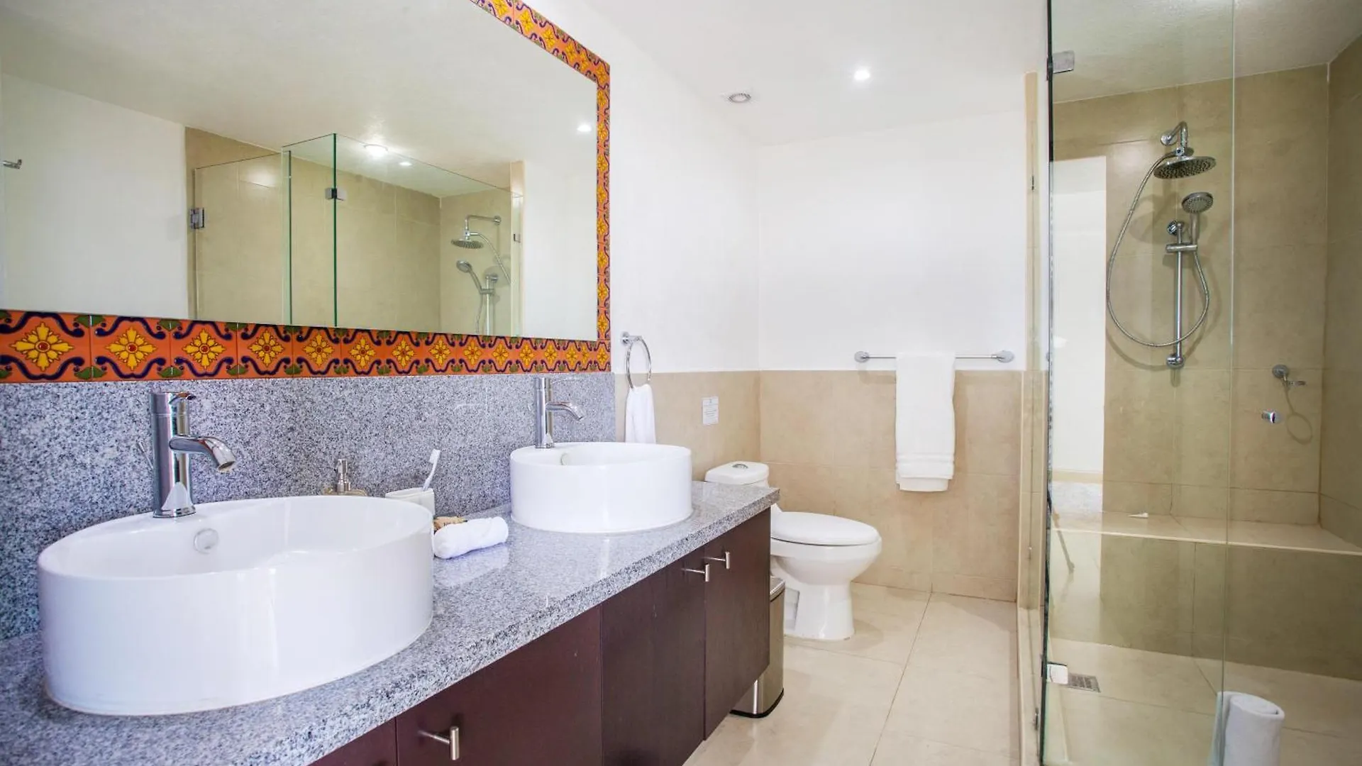 Ogovallarta, 2 Bedroom Beachfront With Double Balcony, Office, Bbq Puerto Vallarta Mexiko