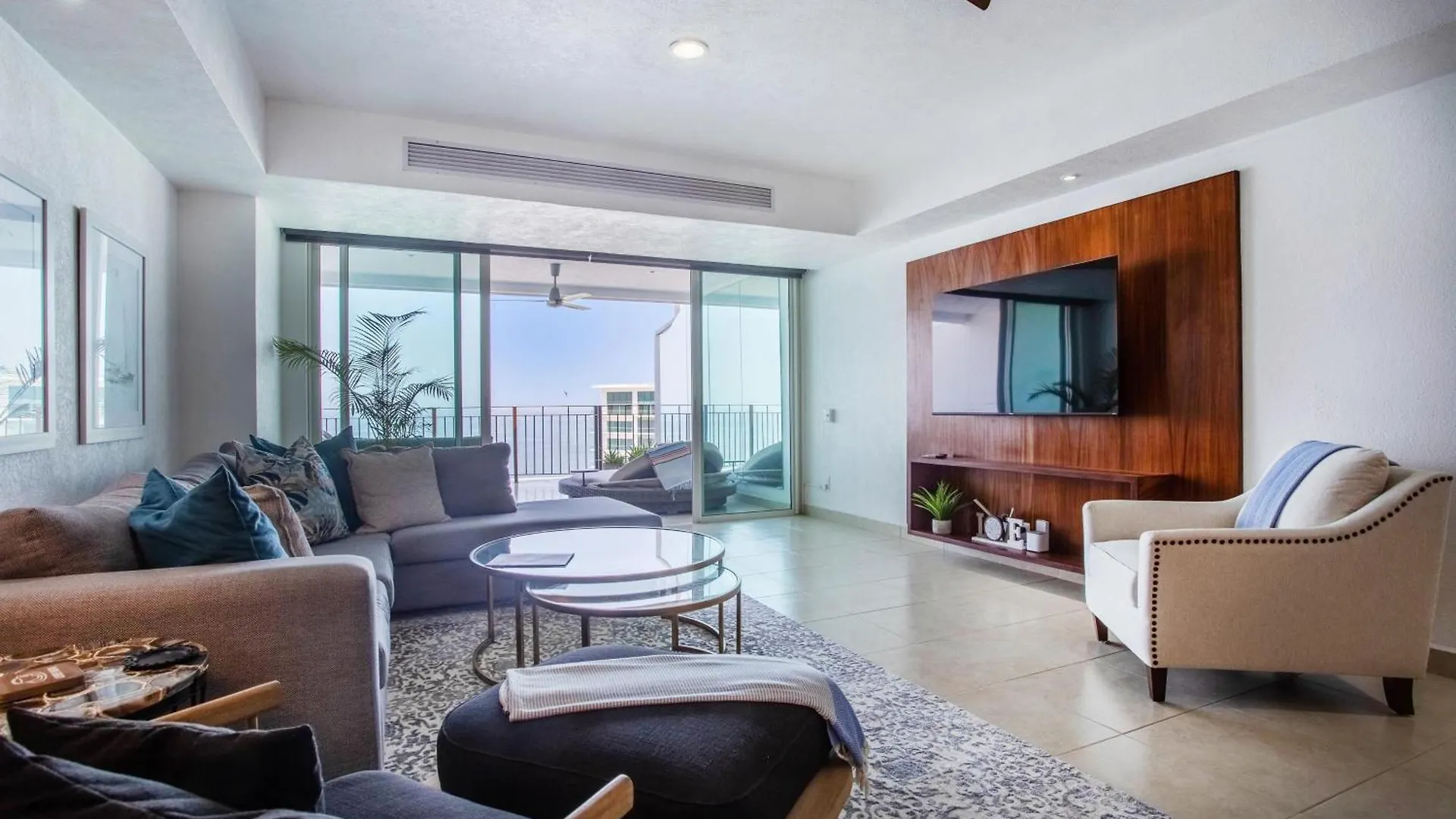 Ogovallarta, 2 Bedroom Beachfront With Double Balcony, Office, Bbq Puerto Vallarta