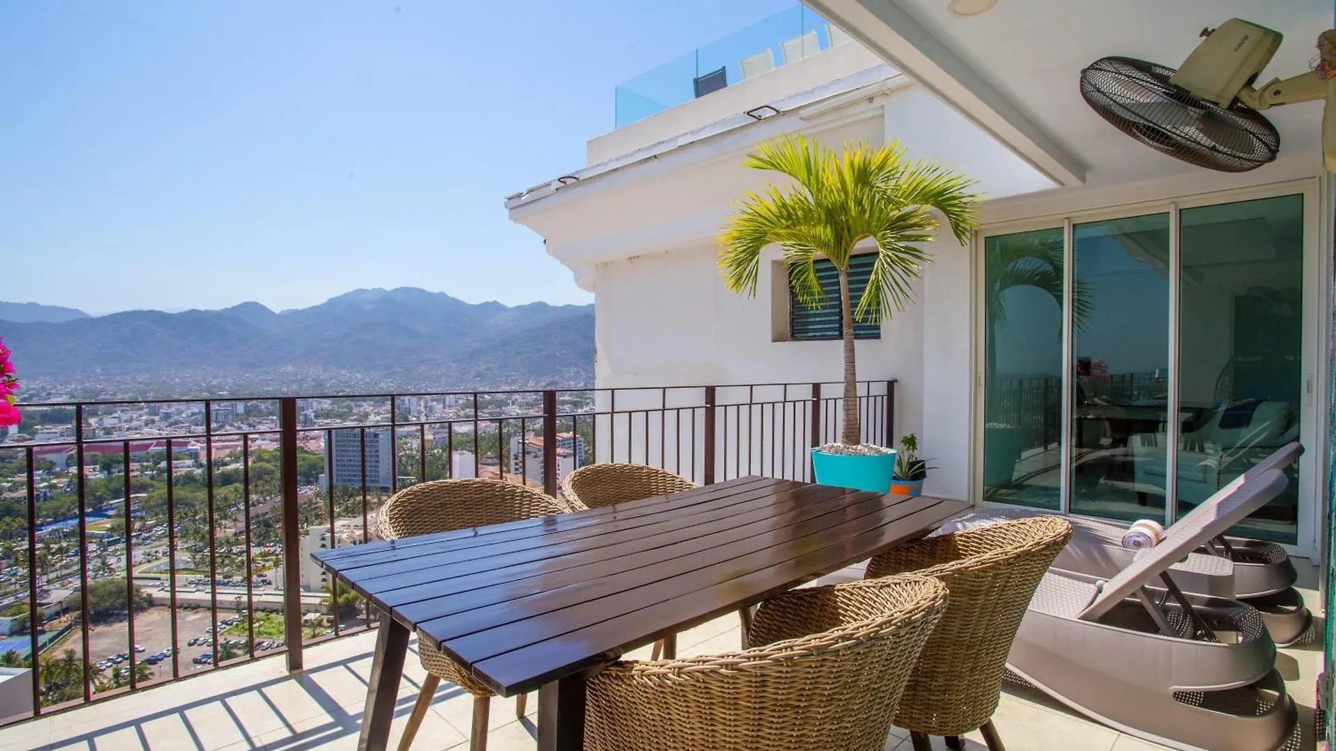 Ogovallarta, 2 Bedroom Beachfront With Double Balcony, Office, Bbq Puerto Vallarta